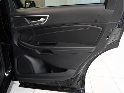 Used 2018 Ford Edge Titanium w/ Equipment Group 301A AWD/4WD image 31