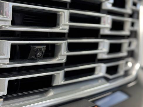 Used 2025 GMC Yukon XL Denali image 12