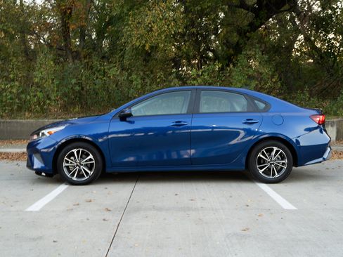 Used 2023 Kia Forte LXS w/ LXS Technology Package image 6