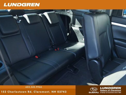 Used 2018 Toyota Highlander XLE w/ Carpet Mat Package (TMS) AWD/4WD image 30
