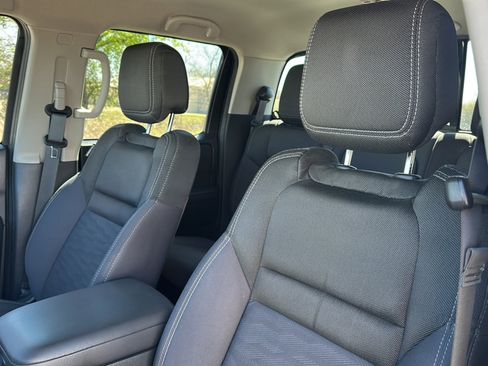 Used 2023 Nissan Frontier SV w/ SV Convenience Package image 14