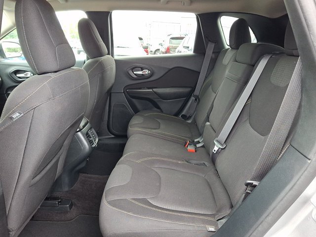 Used 2016 Jeep Cherokee Latitude AWD/4WD image 13