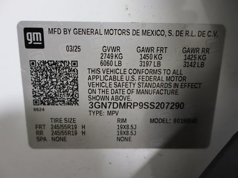 Used 2025 Chevrolet Equinox EV LT FWD image 30