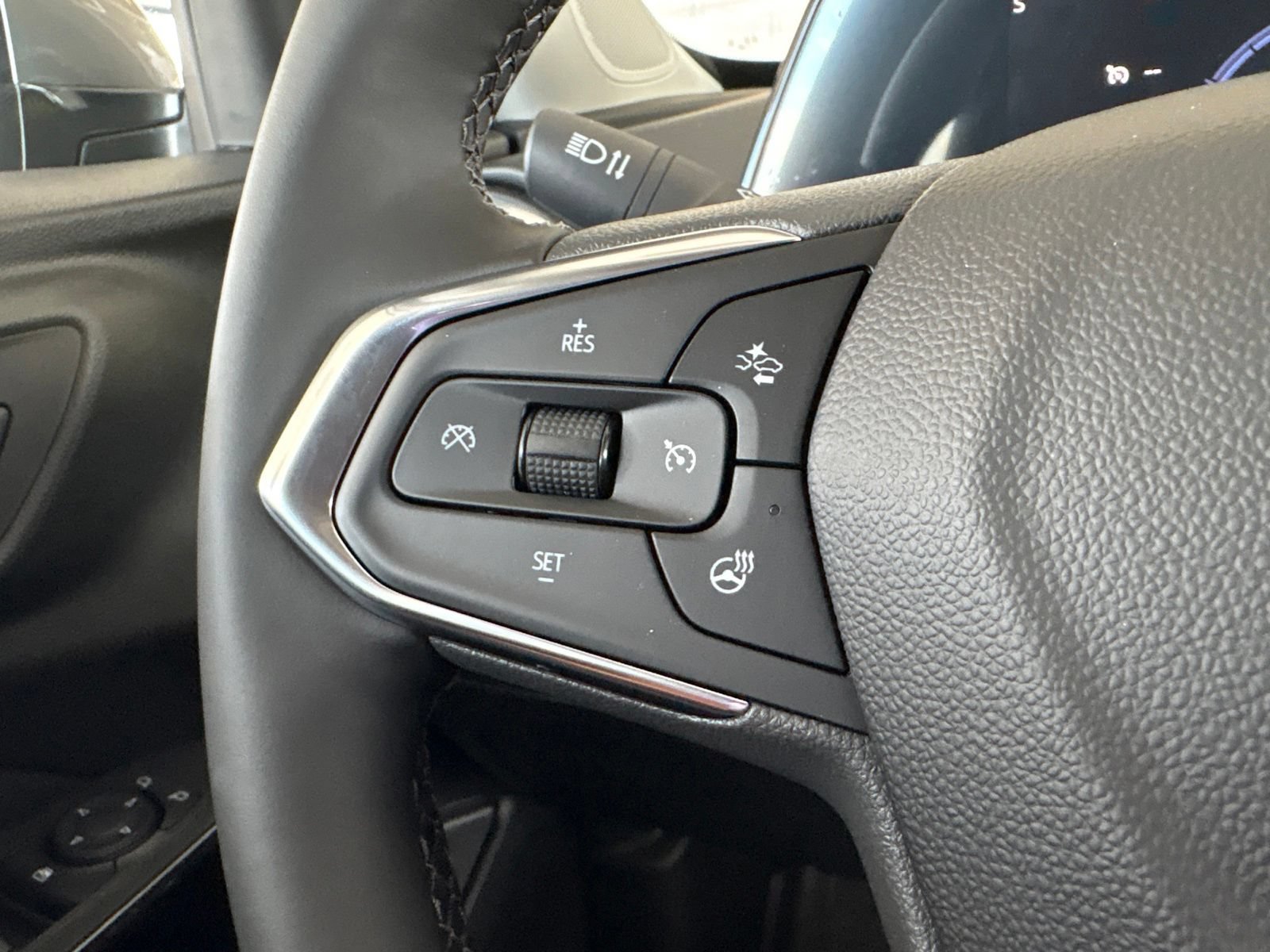 New 2026 Chevrolet Trax LT w/ LT Convenience Package FWD image 27