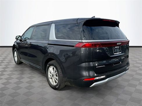 Used 2024 Kia Carnival LX image 5