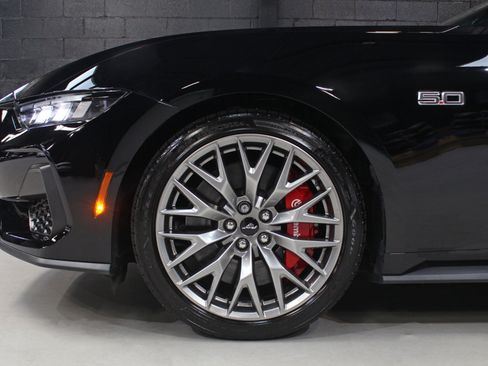 Used 2025 Ford Mustang GT Premium RWD image 5