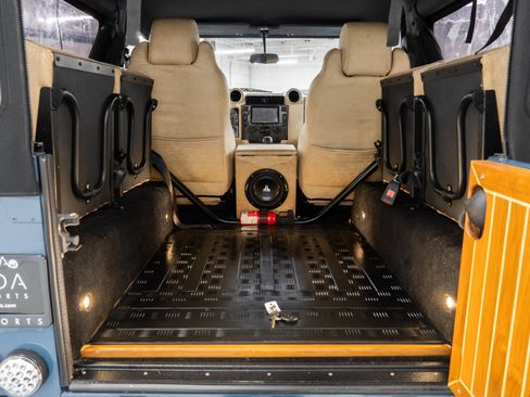 Used 1997 Land Rover Defender 90 image 24