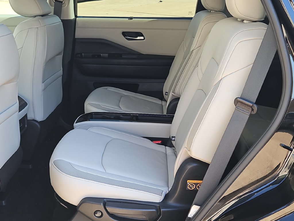 Used 2025 Nissan Pathfinder SL w/ SL Premium Package FWD image 17