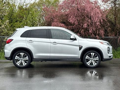 Used 2025 Mitsubishi Outlander Sport ES AWD/4WD image 3
