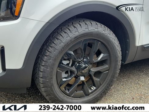 Used 2025 Kia Telluride AWD image 4