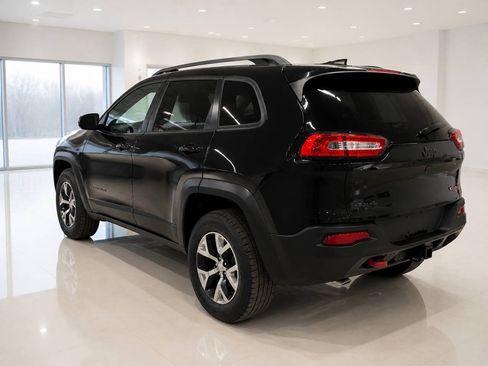 Used 2015 Jeep Cherokee Trailhawk w/ Comfort/Convenience Group AWD/4WD image 3