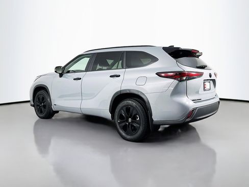 Certified 2024 Toyota Highlander XLE AWD/4WD image 5