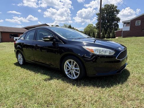 Used 2016 Ford Focus SE FWD image 5