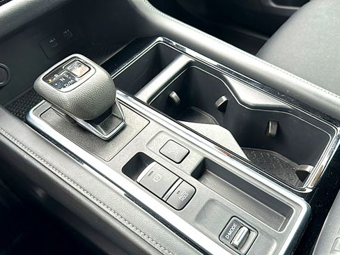 Used 2025 Nissan Pathfinder SV FWD image 35
