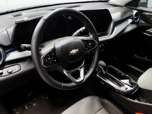 Used 2025 Chevrolet Trax LT w/ Driver Confidence Package image 25