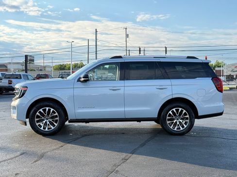 Used 2025 Ford Expedition Platinum AWD/4WD image 7