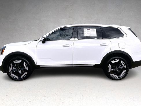 Used 2024 Kia Telluride S w/ S Sunroof Package image 3