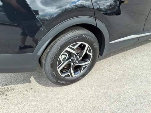 Used 2025 Kia Sportage LX image 9