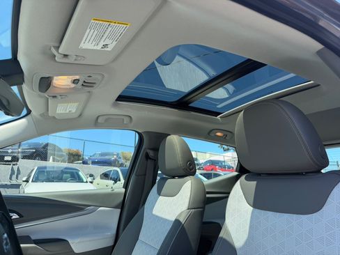 Used 2023 Chevrolet Bolt EUV Premier w/ Sun & Sound Package FWD image 18
