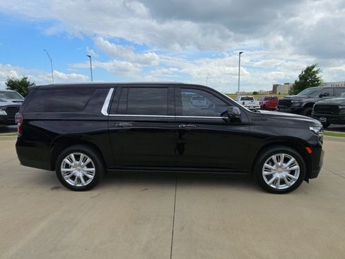 Used 2022 Chevrolet Suburban High Country w/ Max Trailering Package AWD/4WD image 6