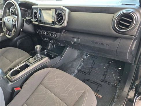Used 2018 Toyota Tacoma TRD Sport w/ Technology Package AWD/4WD image 19
