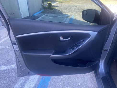 Used 2013 Hyundai Elantra GT w/ Touch & Go Pkg image 9