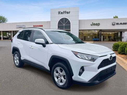 Used 2019 Toyota RAV4 XLE AWD/4WD image 2