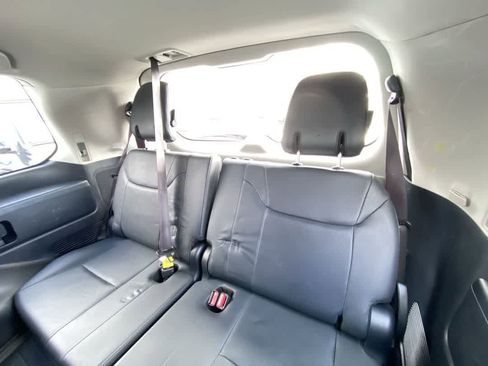 Used 2017 Lexus LX 570 4WD w/ Luxury Package image 26