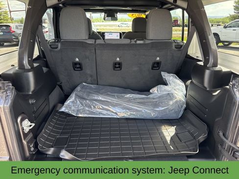 Used 2025 Jeep Wrangler Unlimited Rubicon w/ Convenience Group AWD/4WD image 22