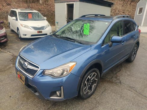 Used 2017 Subaru Crosstrek 2.0i Premium w/ Moonroof Package image 2