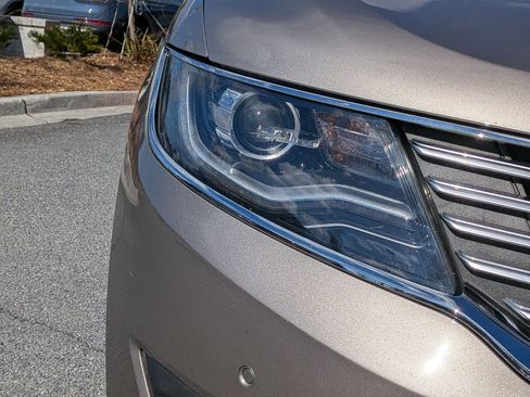 Used 2018 Lincoln MKX Reserve w/ Driver Assistance Package image 11