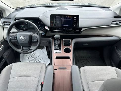 Used 2023 Toyota Sienna LE FWD image 39