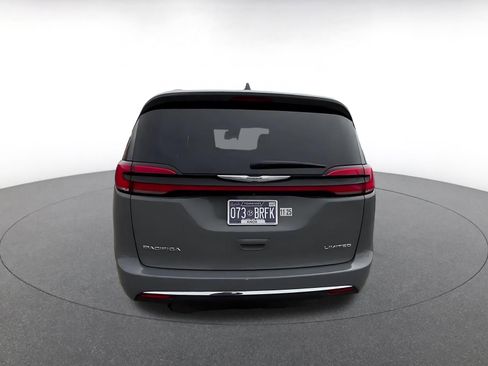 Used 2022 Chrysler Pacifica Limited FWD image 12
