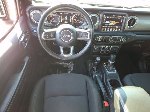 Used 2018 Jeep Wrangler Unlimited Sahara image 22
