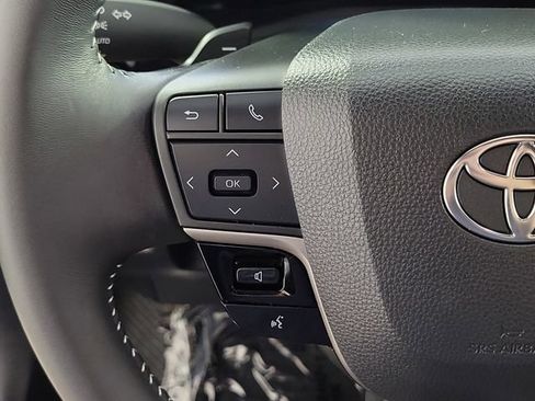 Used 2025 Toyota Camry SE FWD image 24