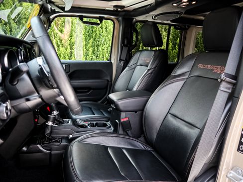 Used 2022 Jeep Wrangler Unlimited Rubicon AWD/4WD image 16