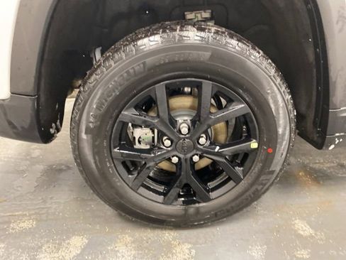 Used 2026 Jeep Grand Cherokee Laredo image 35