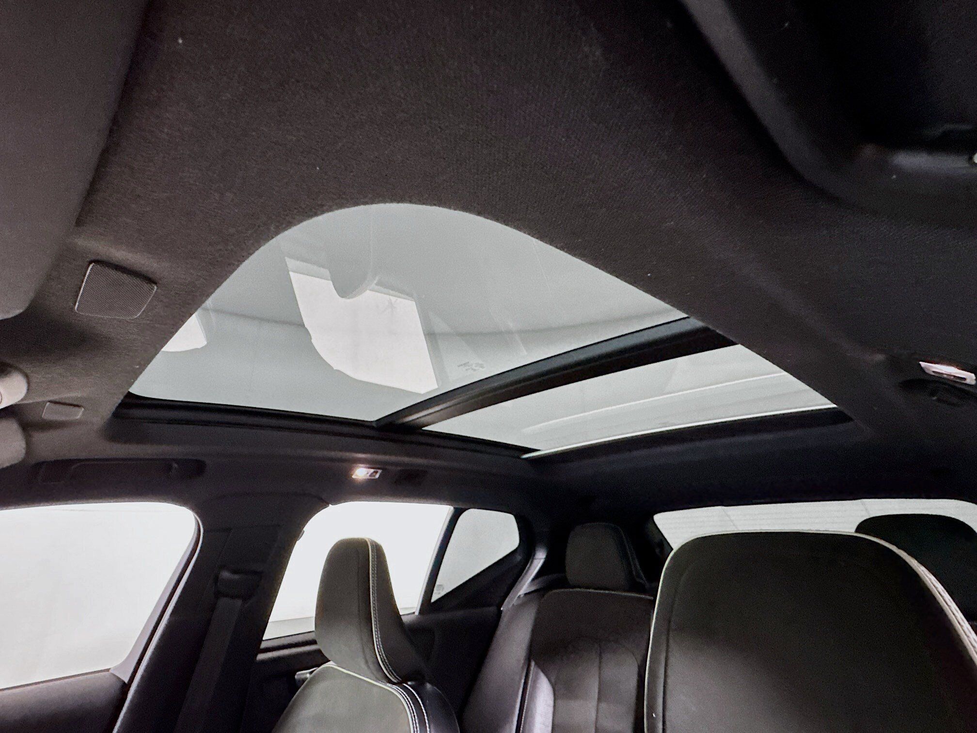 Used 2019 Volvo XC40 T5 R-Design AWD/4WD image 6