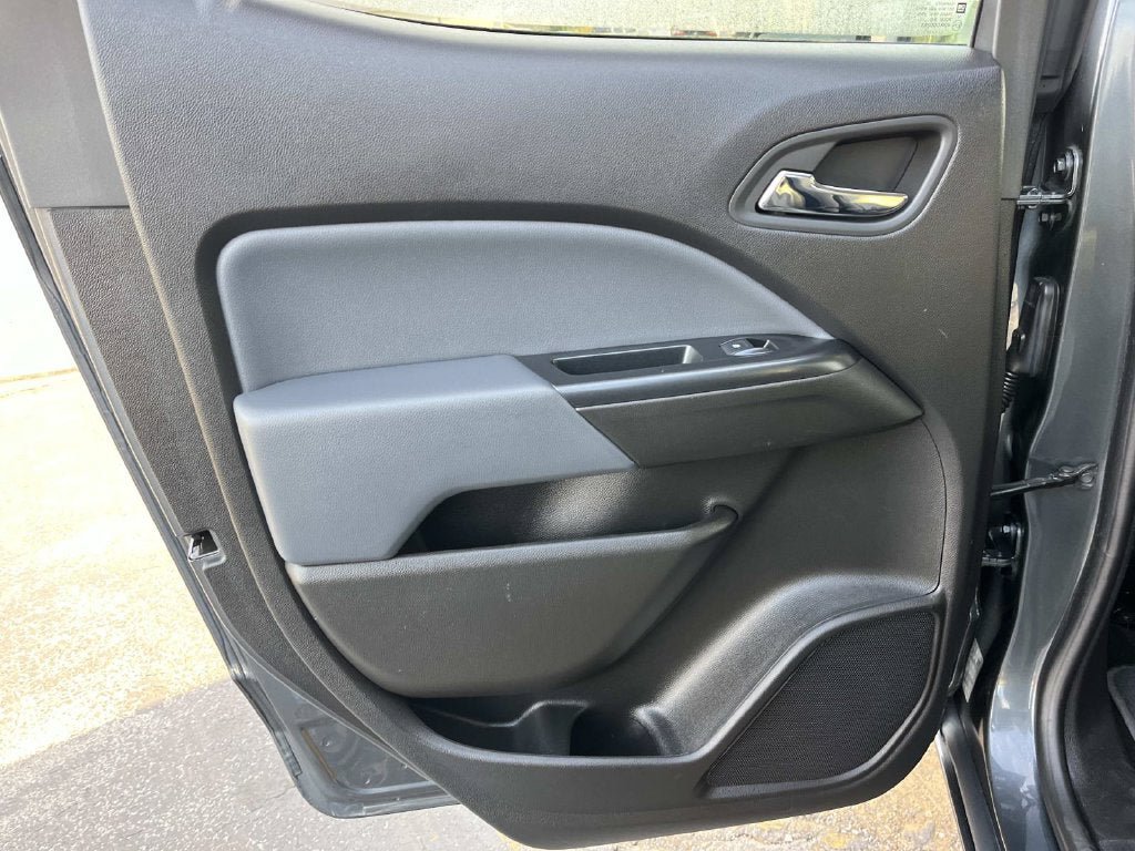 Used 2017 Chevrolet Colorado Z71 AWD/4WD image 19