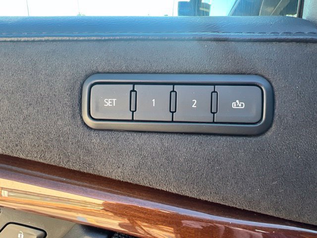Used 2020 Cadillac Escalade Luxury AWD/4WD image 17