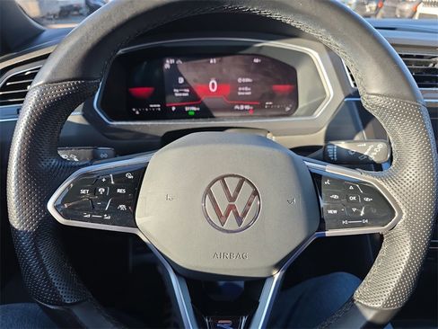 Used 2023 Volkswagen Tiguan SE R-Line image 15