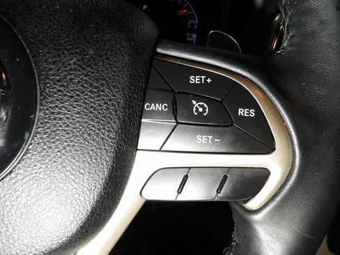 Used 2015 Jeep Grand Cherokee Laredo w/ Quick Order Package 23E AWD/4WD image 18