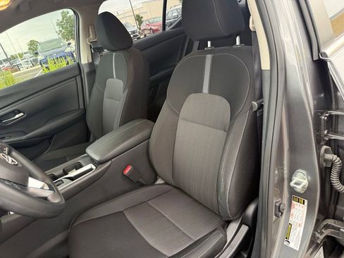 Used 2025 Nissan Sentra SV FWD image 8
