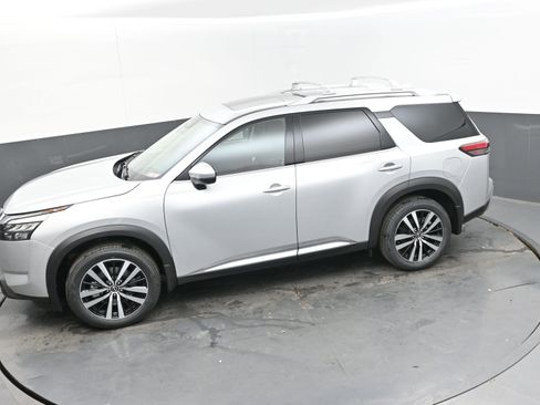 New 2025 Nissan Pathfinder Platinum image 34