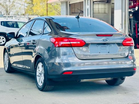 Used 2016 Ford Focus SE w/ SE Power Seat Package image 9