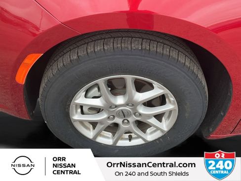 Used 2025 Chrysler Pacifica Select FWD image 25