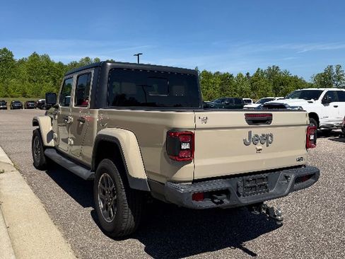 Used 2020 Jeep Gladiator Overland image 2