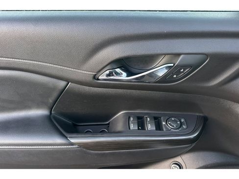 Used 2019 GMC Acadia SLT image 13