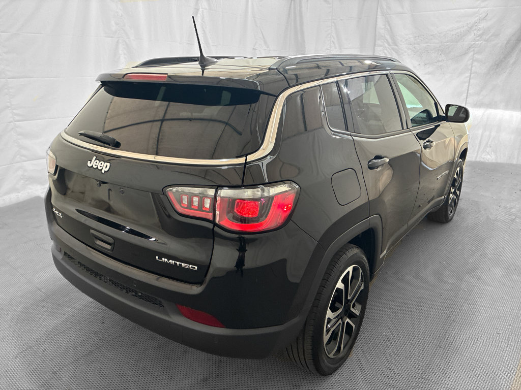 Used 2024 Jeep Compass Limited AWD/4WD image 7