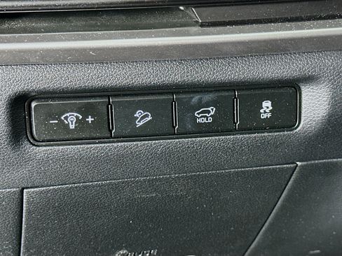 Used 2025 Kia Telluride S FWD image 17